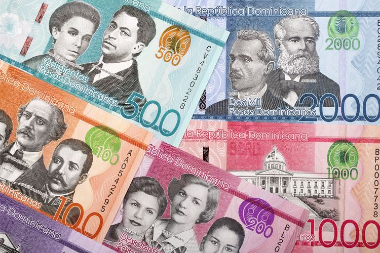 ドミニカ国の通貨とチップ