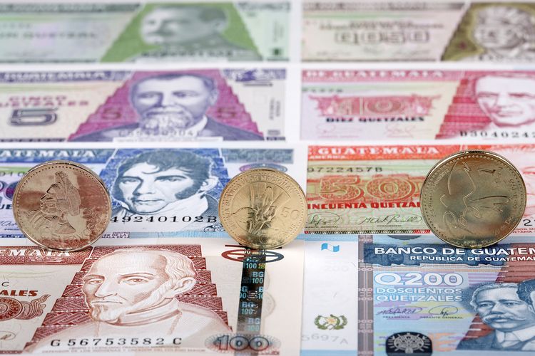グアテマラの通貨とチップ