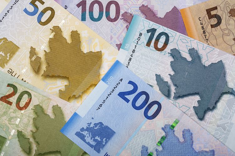 アゼルバイジャンの通貨とチップ