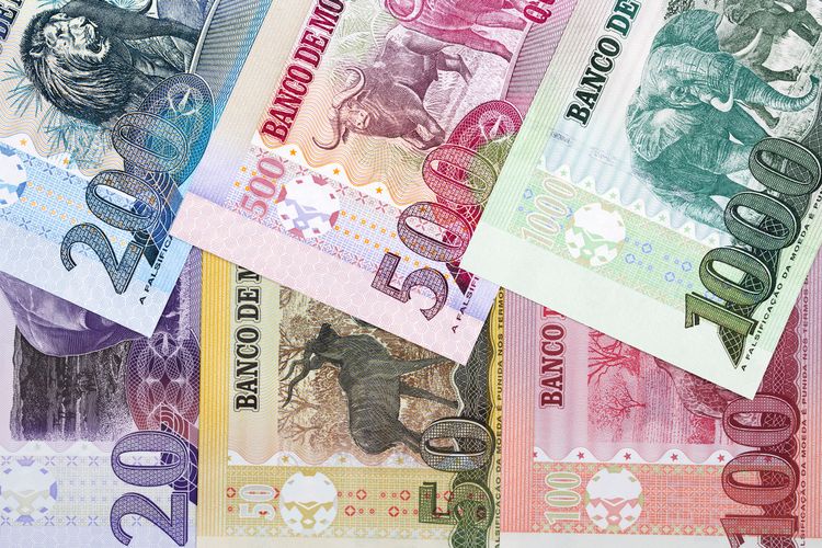 モザンビークの通貨とチップ