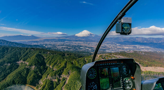 【東海道沿岸をヘリコプター遊覧】日本の都市・海・富士山麓を満喫！