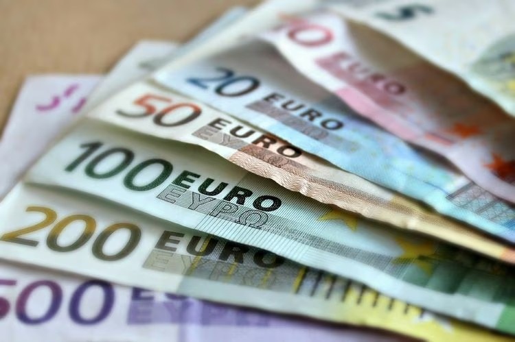 Slovenia - Currency & Tipping