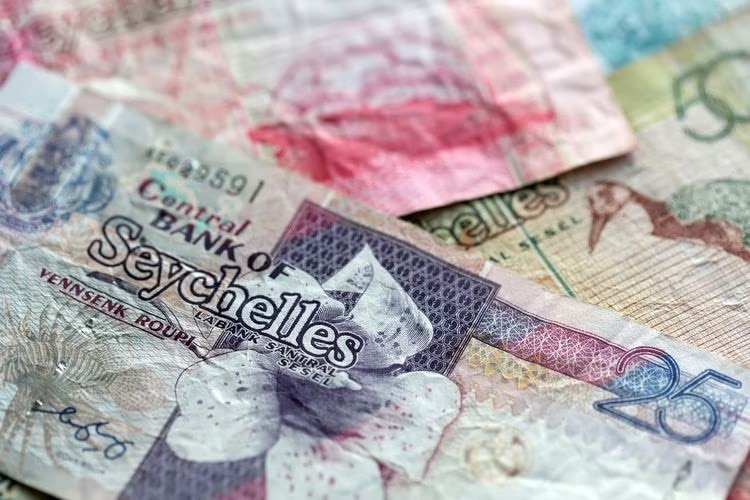 Seychelles - Currency & Tipping