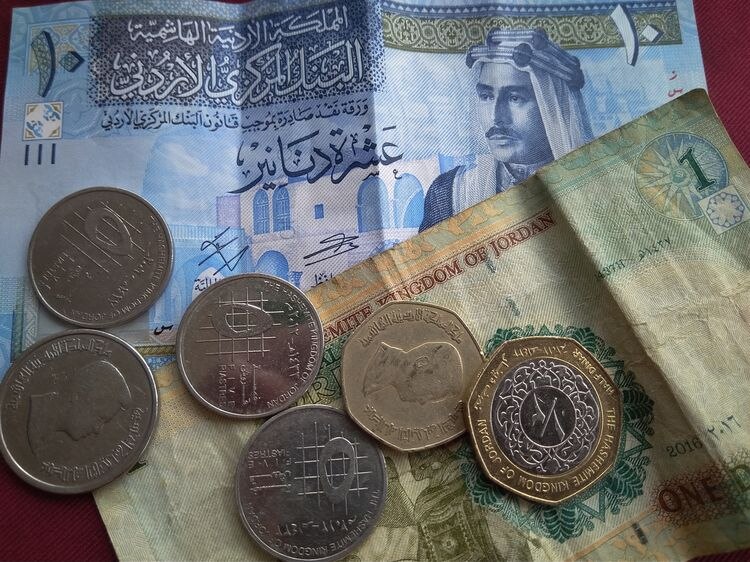 ヨルダンの通貨とチップ