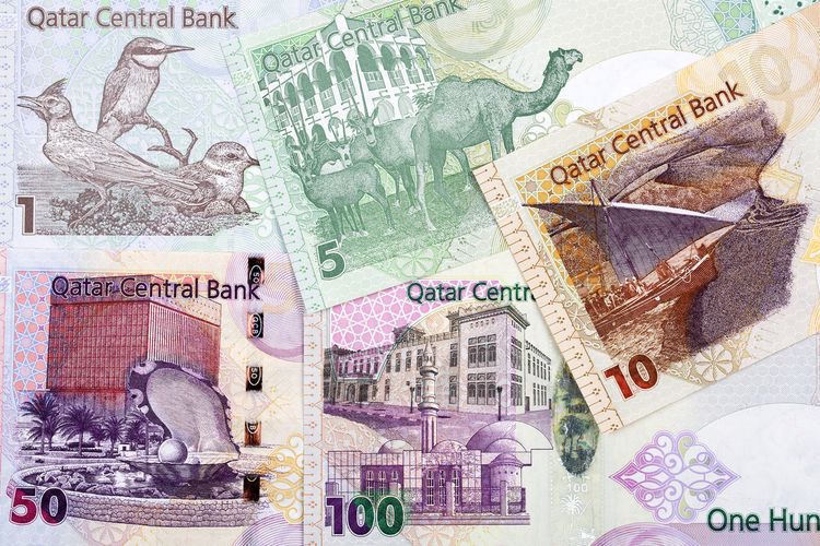カタールの通貨とチップ