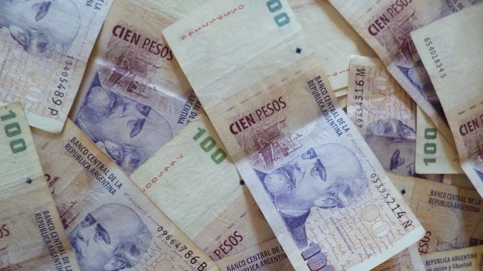 アルゼンチンの通貨とチップ