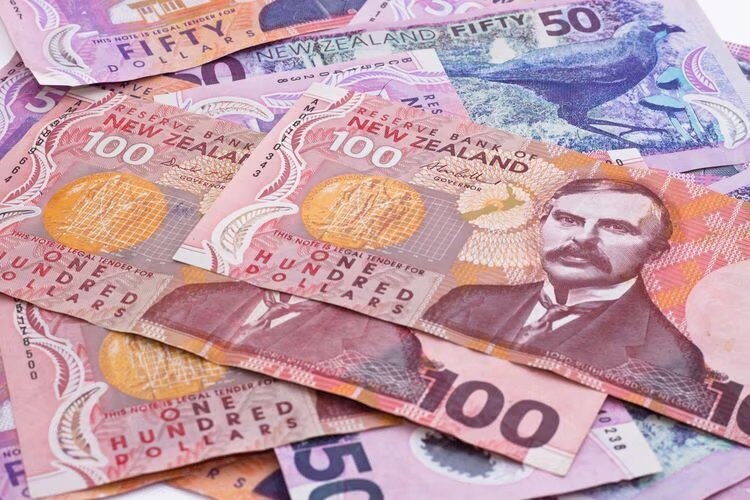 New Zealand - Currency & Tipping