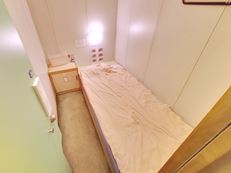 シングルベッドの個室