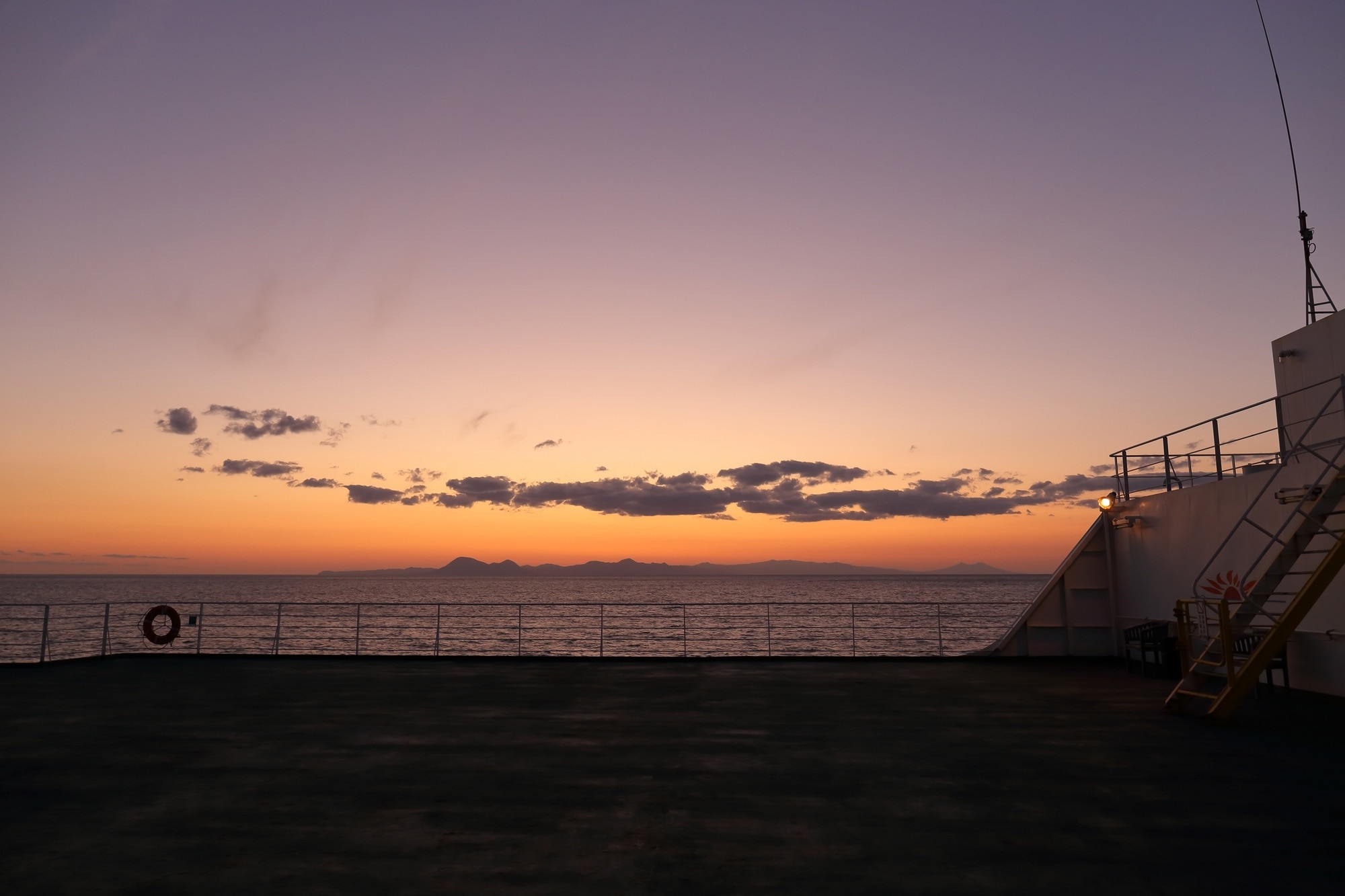 さんふらわあ　しれとこ 長距離深夜便だからこそ味わえる夕日と夜明けの海