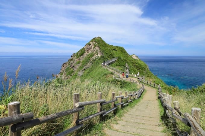 神威岬先端へ行く遊歩道