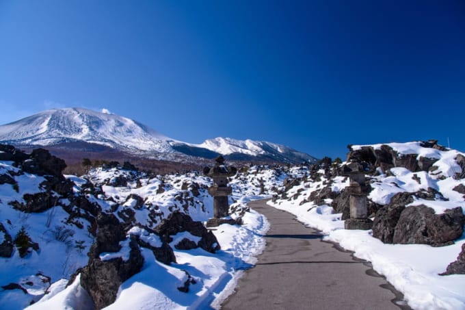 雪景色の鬼押出し園（群馬県嬬恋村）