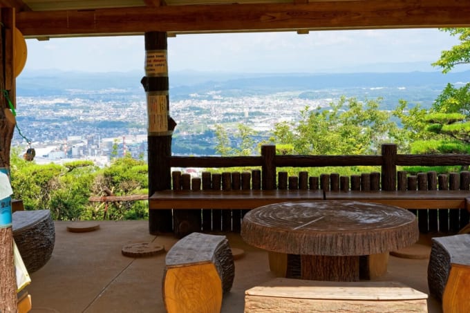 鳩吹山遊歩道 大天神休憩舎