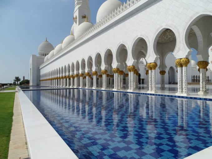 シェイク・ザイード・グランド・モスク　周囲のリフレクションプール