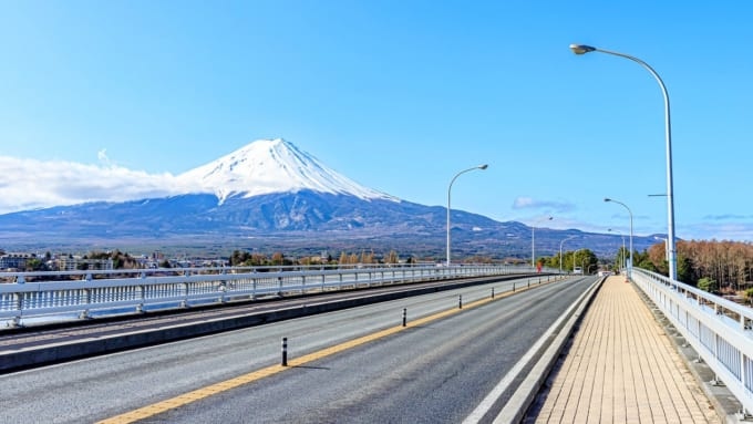 河口湖大橋から眺める富士山