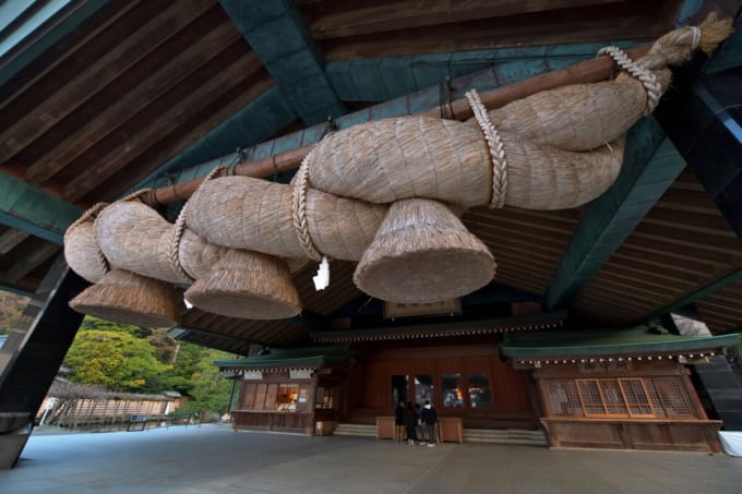 出雲大社　神楽殿の大しめ縄（島根県）