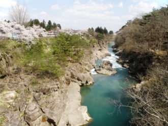 岩手県一関の観光名所・厳美渓と桜