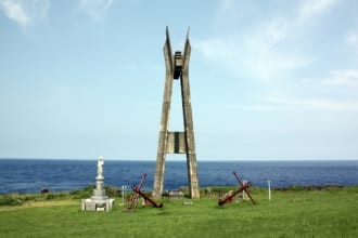 犬田布岬の戦艦大和慰霊塔