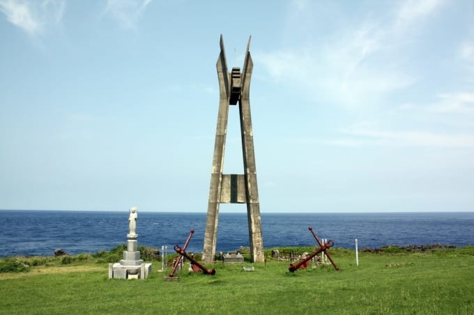 犬田布岬の戦艦大和慰霊塔