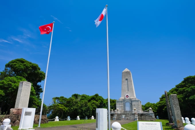 エルトゥールル号の祈念碑（トルコ軍艦遭難慰霊碑）