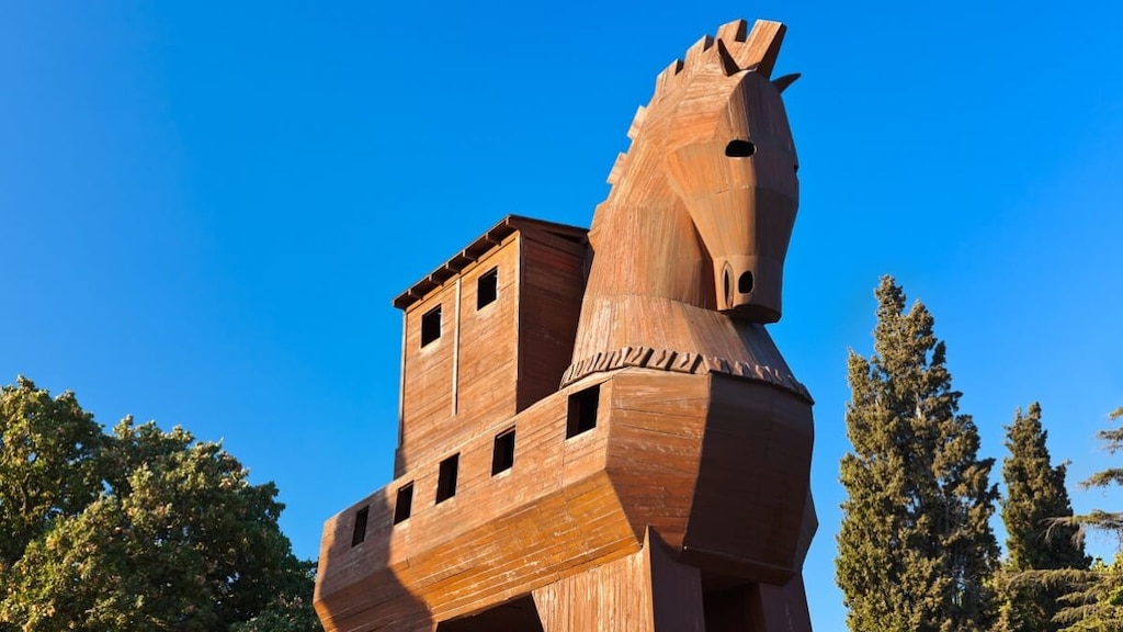 トルコ「チャナッカレ」の 観光スポット6選｜トロイの木馬と周辺を観光