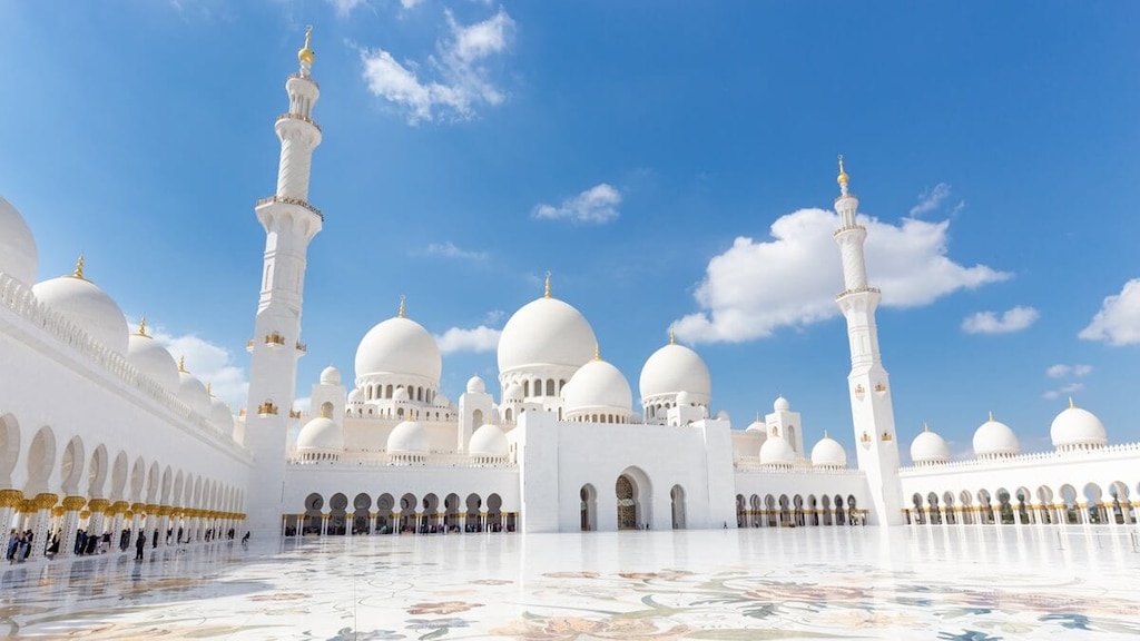 シェイク・ザイード・グランド・モスクの見どころ・服装マナー・行き方を解説