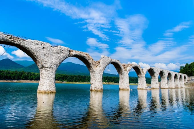 タウシュベツ川橋梁（旧国鉄士幌線コンクリートアーチ橋梁群）