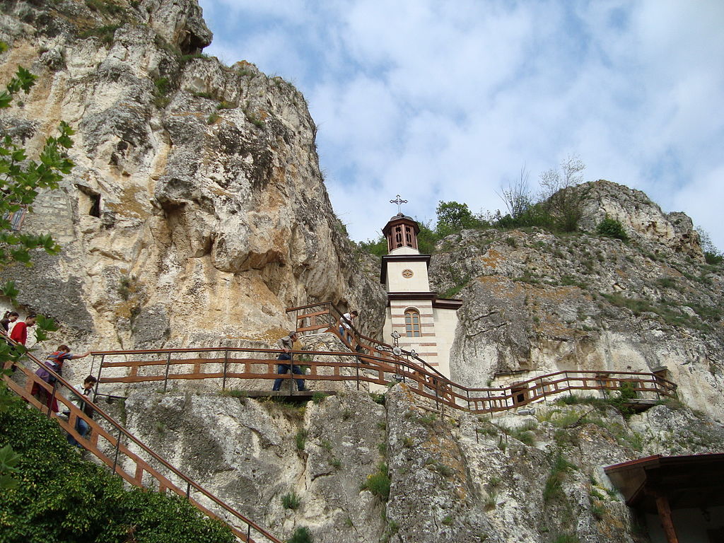 中世ブルガリア美術の傑作！世界遺産イヴァノヴォの岩窮教会群