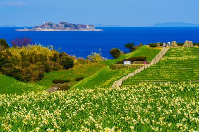 「のもざき水仙まつり」と軍艦島（長崎県長崎市野母崎）