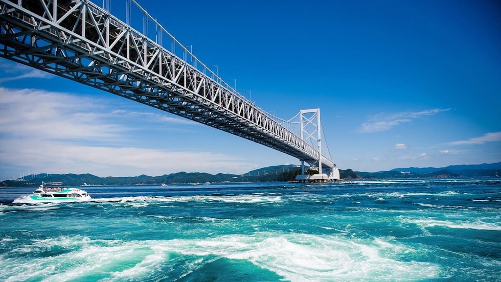 徳島県・鳴門のシンボル「大鳴門橋」から大迫力の渦潮を眺めよう！