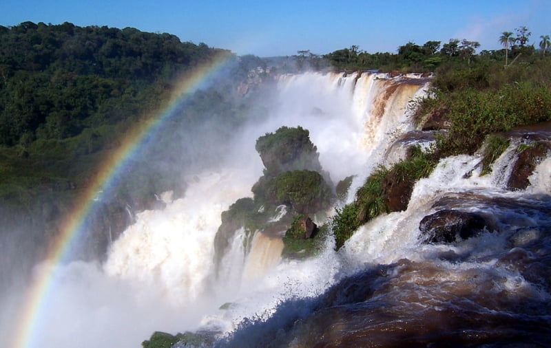 アルゼンチンの世界遺産イグアス国立公園で「イグアスの滝」の迫力を体感！