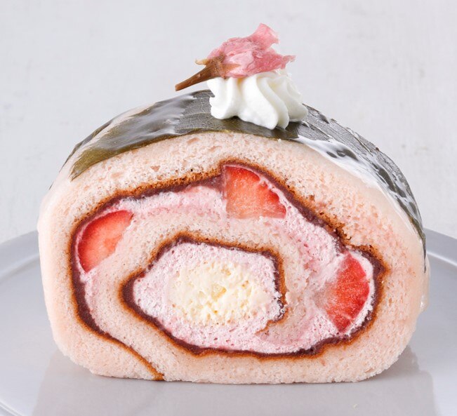 大丸東京店「あんフェス」〈パティスリー キハチ〉ＳＡＫＵＲＡロール　カット