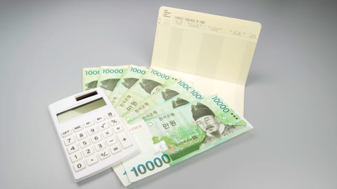 ウォン紙幣と預金通帳