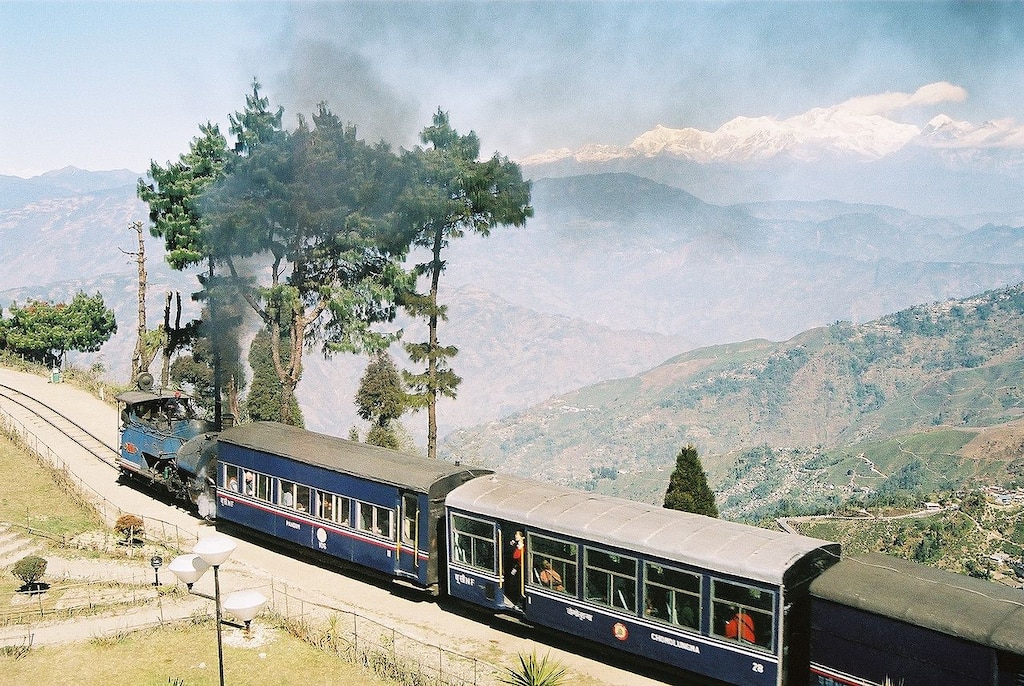 まるで機関車トーマス！イギリス人が造った世界遺産「インドの山岳鉄道群」