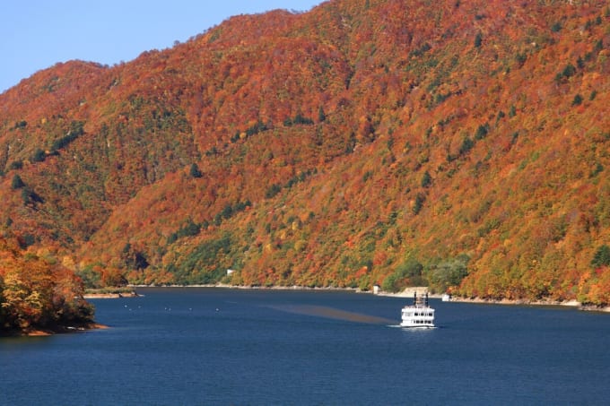 紅葉の奥只見湖