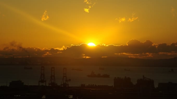 横浜マリンタワーから眺める初日の出