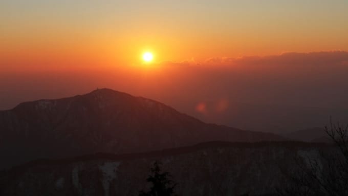 神奈川県にある大山から眺める初日の出