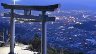 高屋神社「天空の鳥居」（香川県観音寺市）