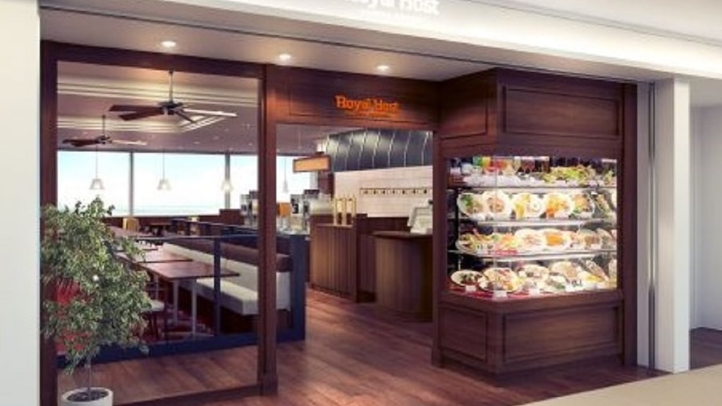 ロイヤルホスト羽田空港店✈️第1旅客ターミナル4Fに2020年3/19オープン。フライトシーンや夜景を観賞しながらお食事を！