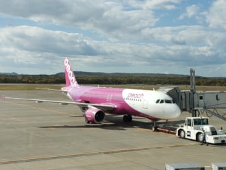 釧路空港でのピーチ・アビエーションの機体