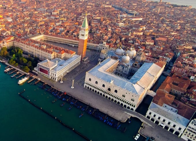 サン・マルコ広場、ドゥカーレ宮殿