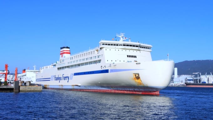 阪九フェリー　神戸港から新門司港に向かうフェリー「せっつ」