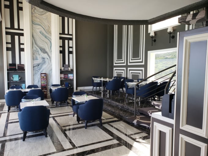 開放的なラウンジ