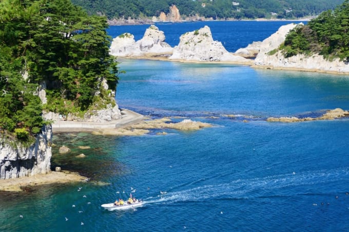 浄土ヶ浜　サッパ船「青の洞窟」ツアー