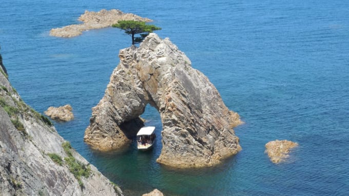 浦富海岸遊覧船「千貫松島くぐり」（鳥取県）