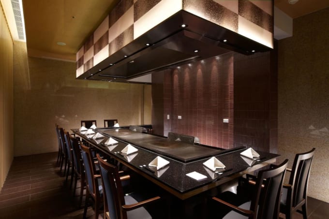 鉄板焼「山里」