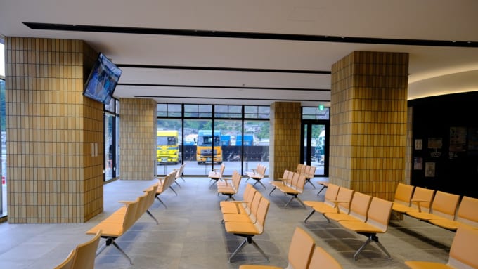 八幡浜港の待合室