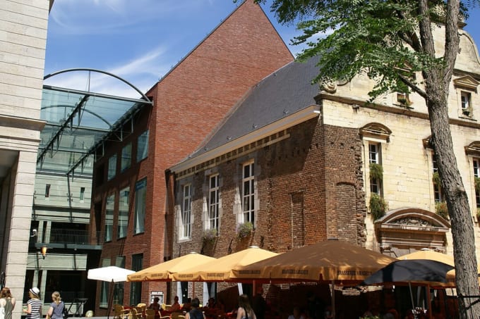 エントレ・ドゥ繁華街