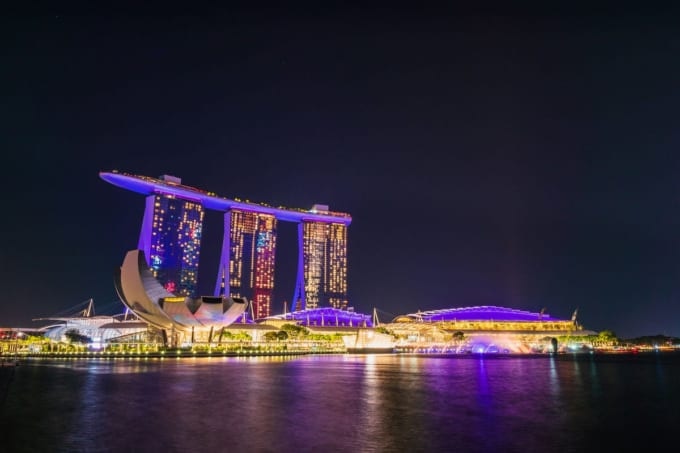 夜のマリーナ・ベイ・サンズ