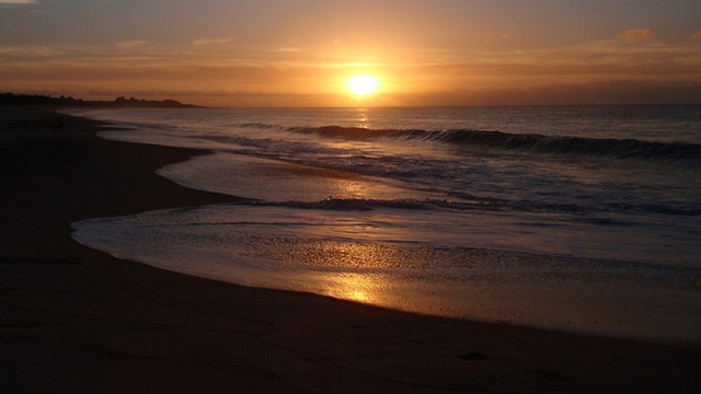 歴史公園でモロカイ島を学んだら どこまでも続くビーチで夕陽に浸ろう