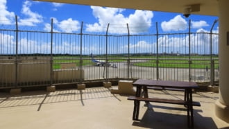 宮古空港の送迎デッキ